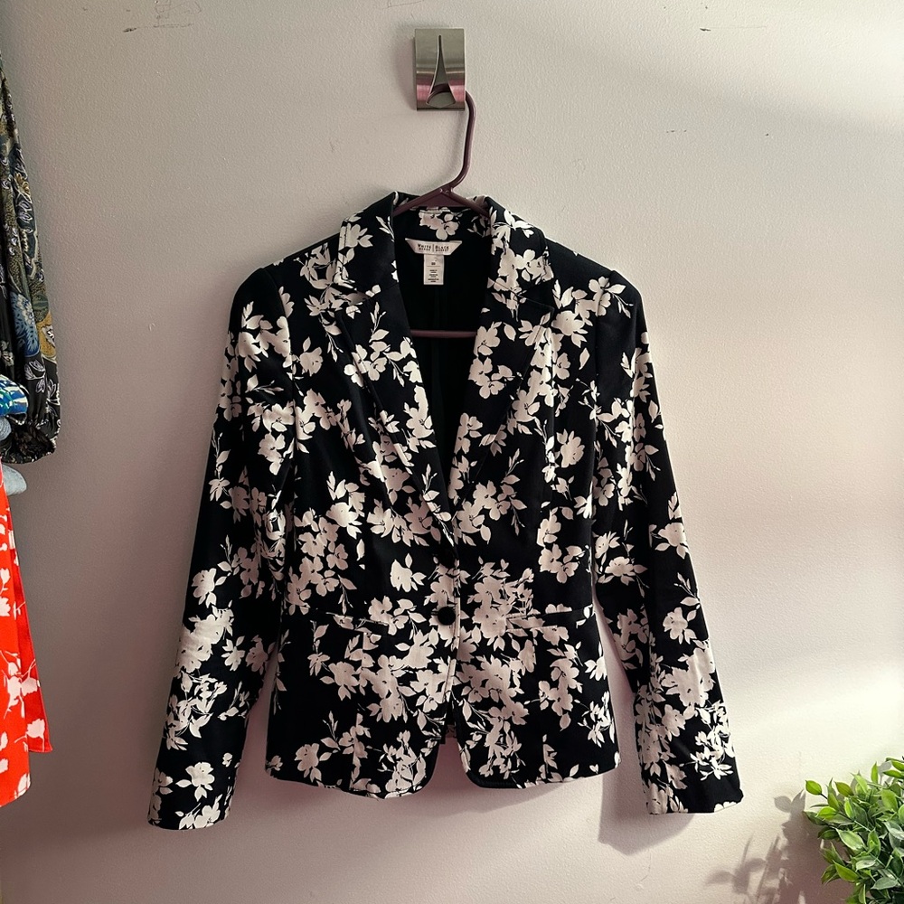 White House Black Market Black and White Floral Blazer